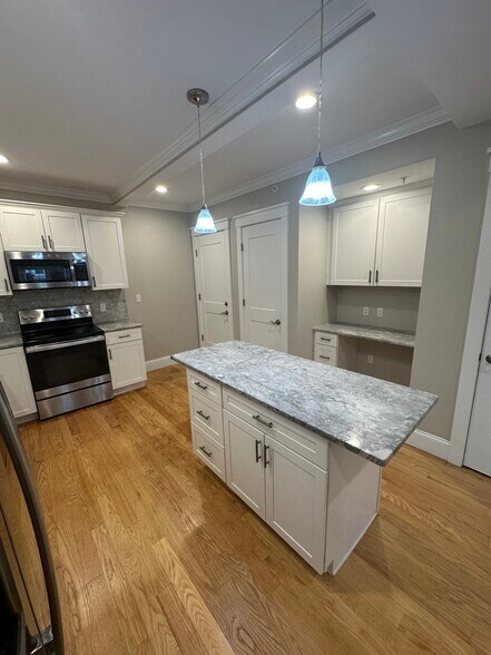 Building Photo - 127 Marblehead St