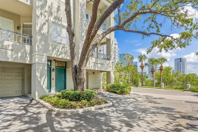 Building Photo - 740 Mainsail Dr
