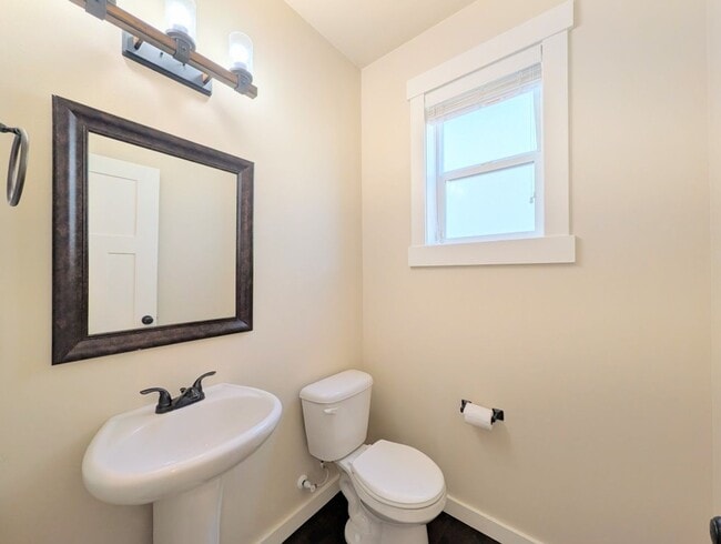 Building Photo - 3Bd/2.5Ba Lynnwood Home