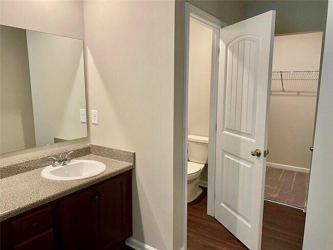 Building Photo - 537 Ruths Dr