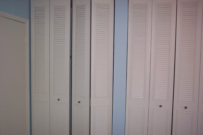 Closets - 424 Carpenter Avenue