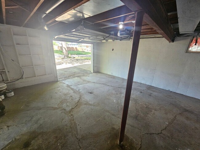 Building Photo - 7601 E 119th St