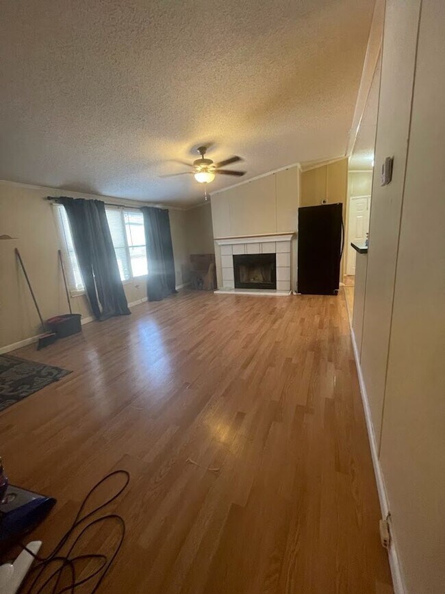 Building Photo - New on Market!