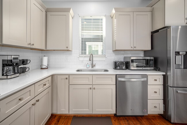 Building Photo - 303 Spruce St