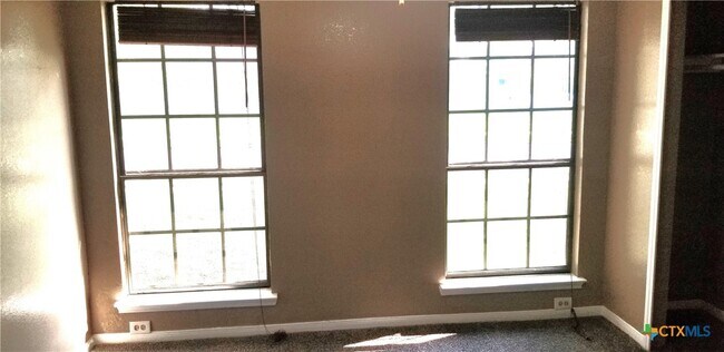 Building Photo - 3701 Daniels Dr