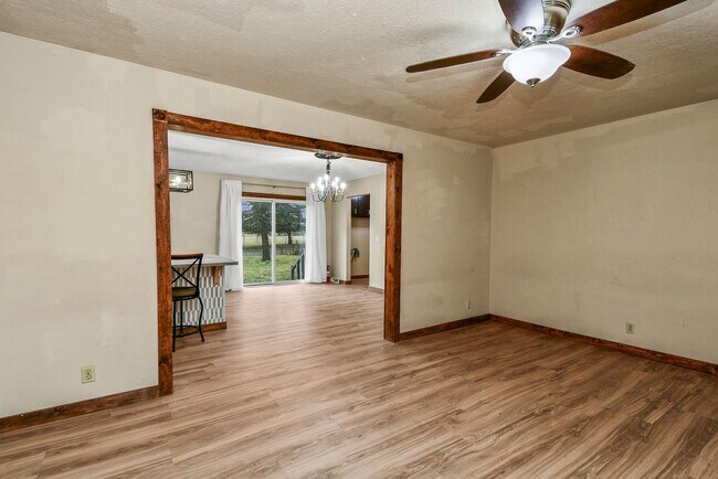 Building Photo - 3 Bed, 2 Bath Home for Rent Near Tom Watkins Park