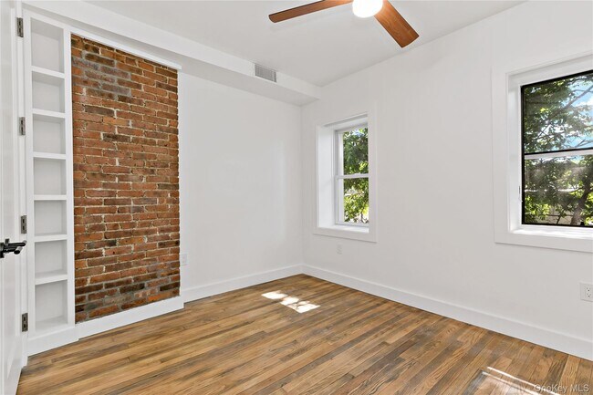 Building Photo - 115 N Division St