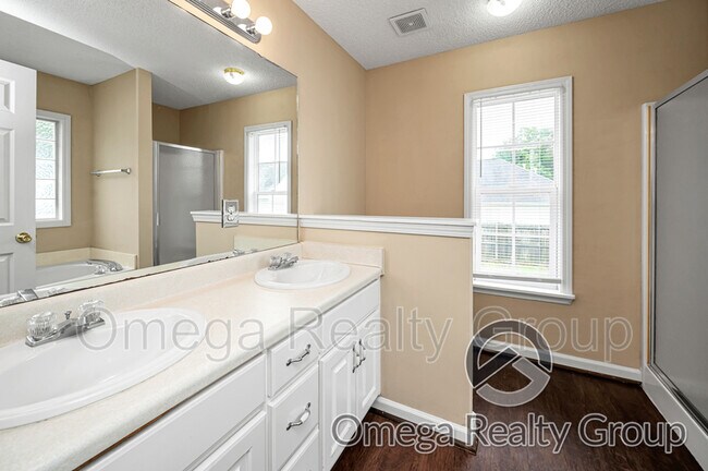 Building Photo - 5561 Heatherbrae Ln