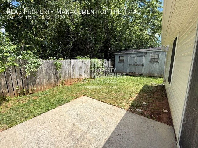 Building Photo - 8 Franklinwood Dr
