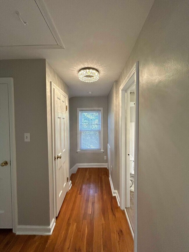 Building Photo - Spacious Colonial For Rent in Lyndhurst