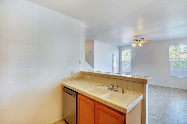 Building Photo - Beautiful 4-Bedroom Home in Gated Summerli...