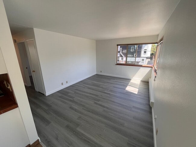Primary Photo - BEAUTIFUL NEWLY UPDATED 1 bed / 1 bath at ...