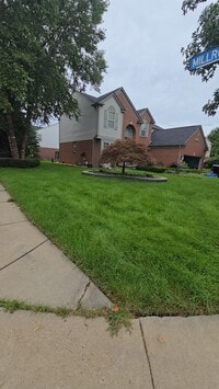Building Photo - 7374 Tonnelle Ave