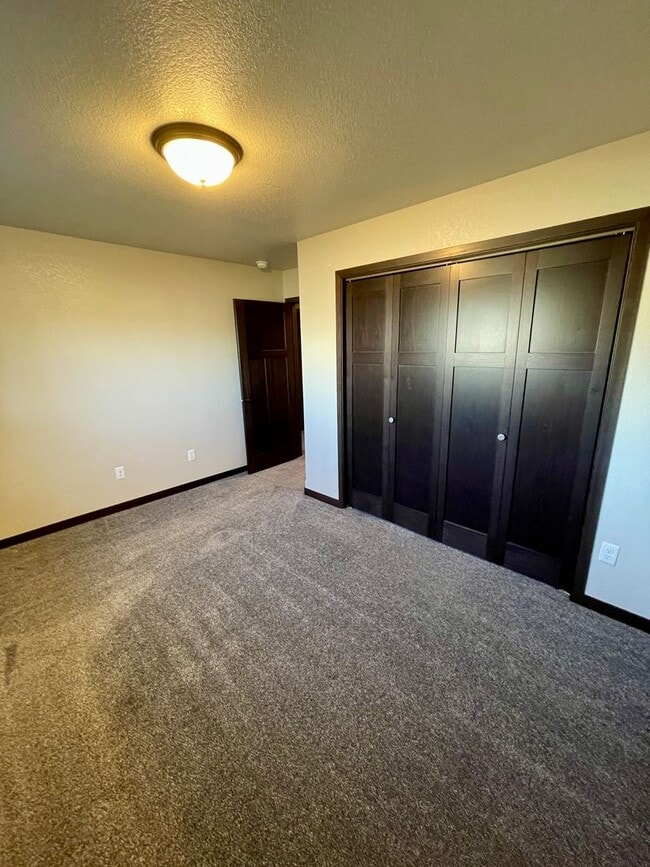 Building Photo - * GAME-CHANGING-MOVE-IN-SPECIAL * 4 Bedroom, 3 Bathroom with Office for Rent