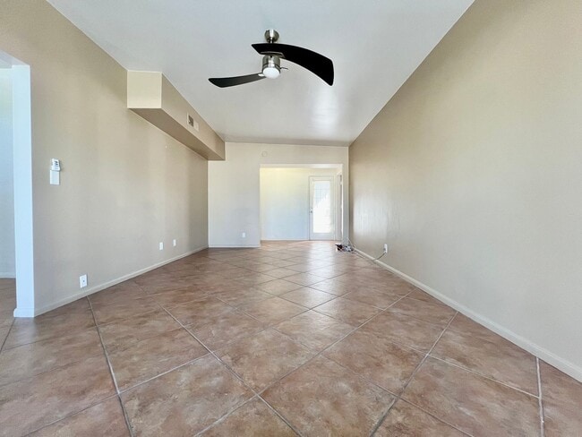 Building Photo - AVAILABLE NOW! 3 Bedroom 2 Bathroom POOL HOME in Palm Springs !