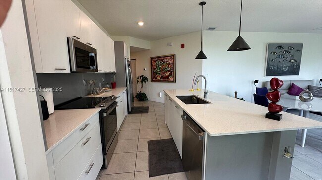 Primary Photo - 8001 NW 41st St