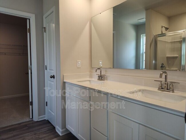 Building Photo - 3247 Crawford Ave