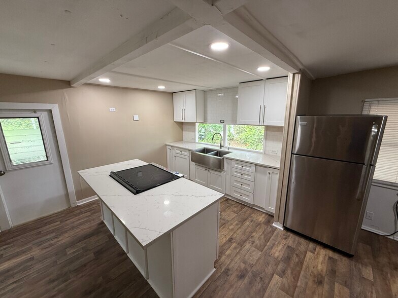 Building Photo - 7545 Necia Dr