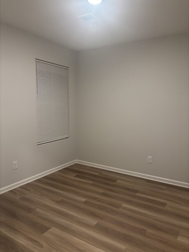 Building Photo - 5383 Clinchport Cir