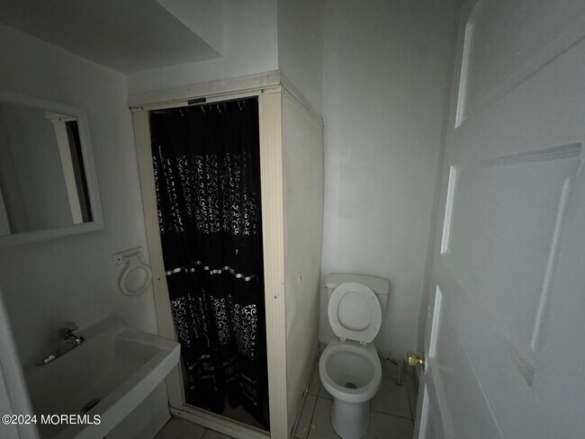 Building Photo - 720 Cortlandt St