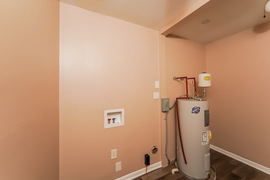 Building Photo - 417 19th Terrace NE