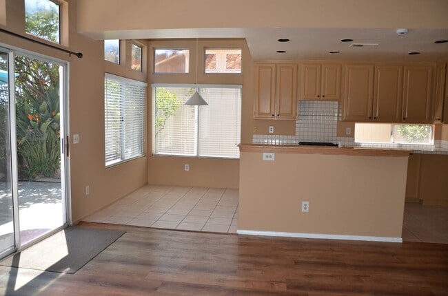 Building Photo - Open House Saturday 5/3 from 10 to 2pm-Bea...