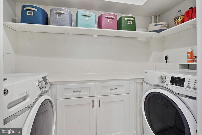 Building Photo - 1503 Russell Rd