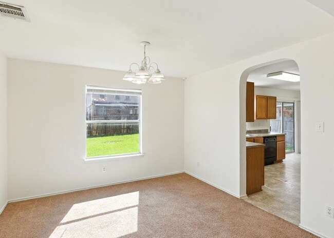 Building Photo - Easy Access to Hwy 90 & Loop 410