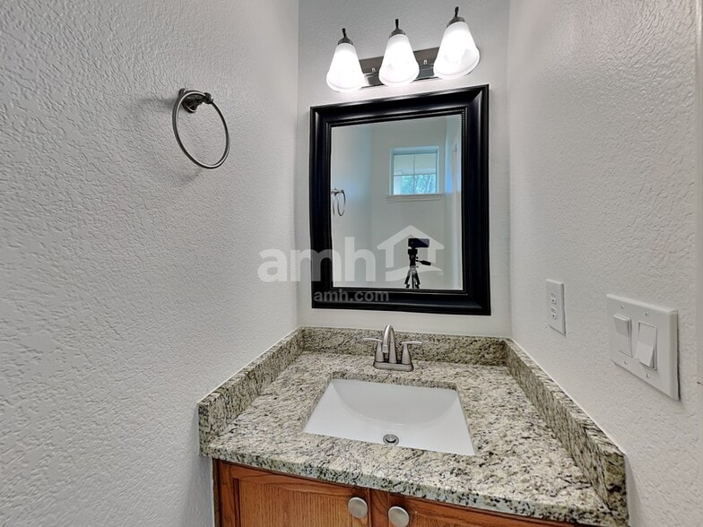 Building Photo - 26139 Flinton Dr