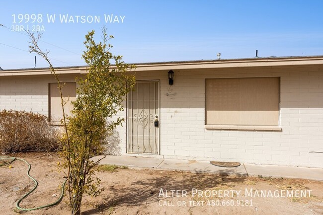 Building Photo - Charming Single-Level Home on Expansive Co...