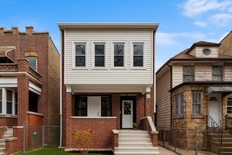 Building Photo - 3236 W Eastwood Ave