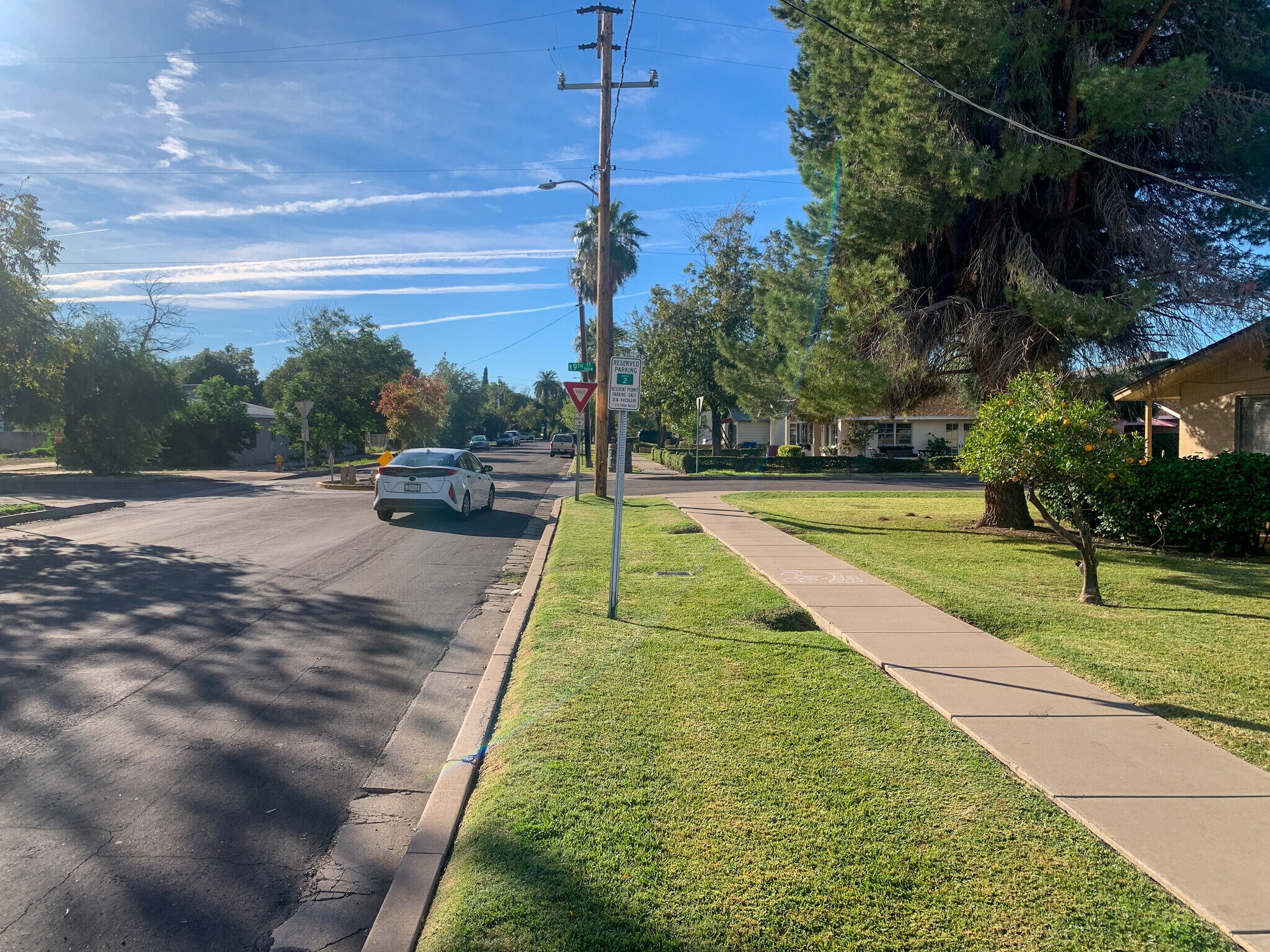 Building Photo - 832 S Maple Ave