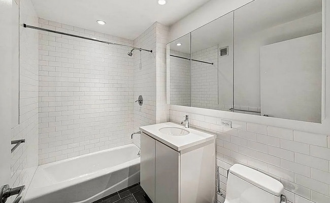 Building Photo - 172 E 73rd St
