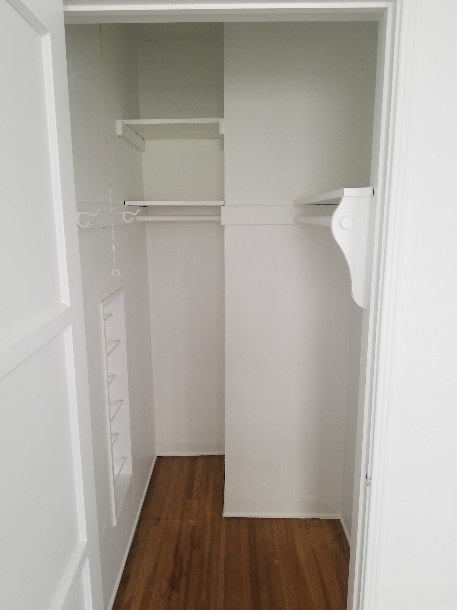 Building Photo - 572 W 1st St