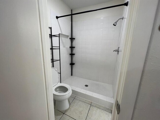 Building Photo - 3837 Tanglewilde St