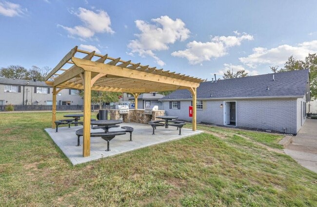 Building Photo - 4646 Nolensville Pk