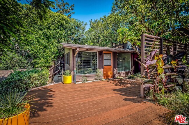 Building Photo - 3601 Berry Dr