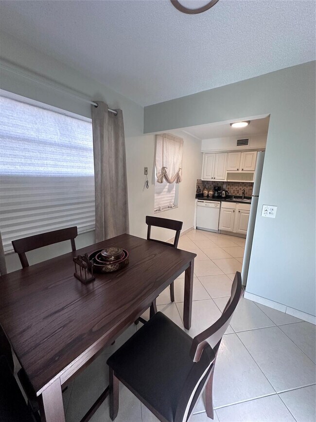 Building Photo - 164 Burgandy Way