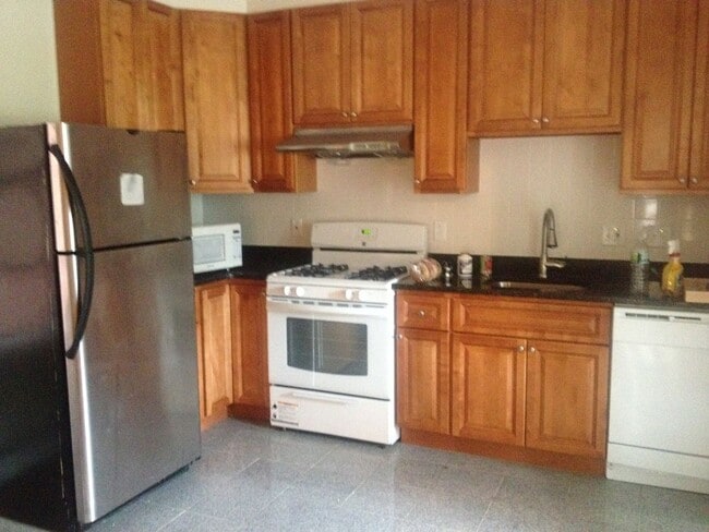 Building Photo - No Brokers Fee, In-Unit Washer and Dryer, Private Porch