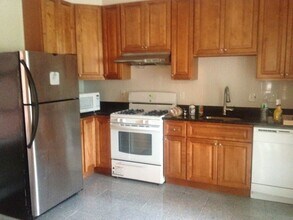 Building Photo - Fort Hill 5 Bed – 1,100 Sq Ft – W/D in Unit – High Ceilings – 9/1