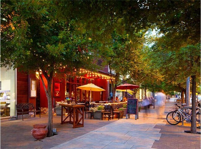 Building Photo - 420 W 3rd St