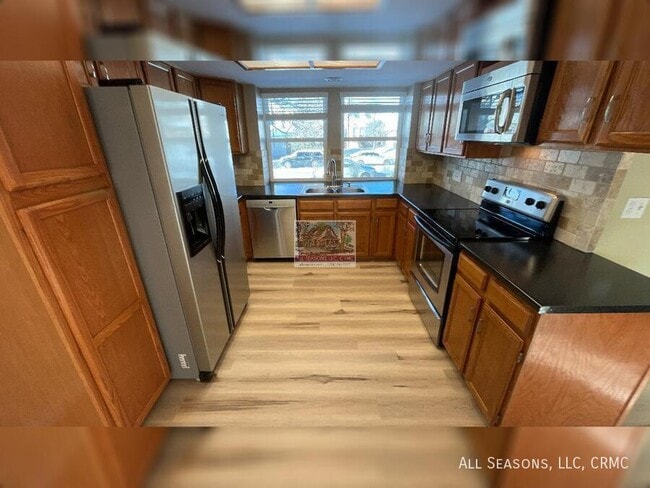 Building Photo - 8525 Pepperridge Dr