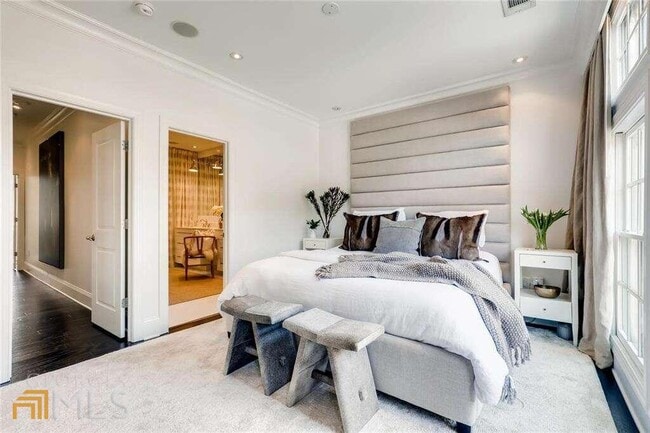 Building Photo - 2962 Savoy Way