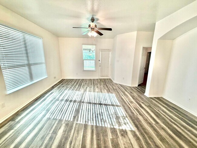 Building Photo - 3418 Lorne Dr