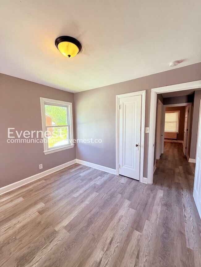 Building Photo - 9460 Wayburn St