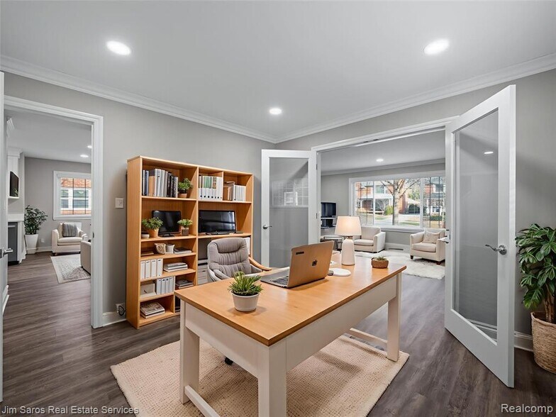 Building Photo - 895 Harcourt Rd