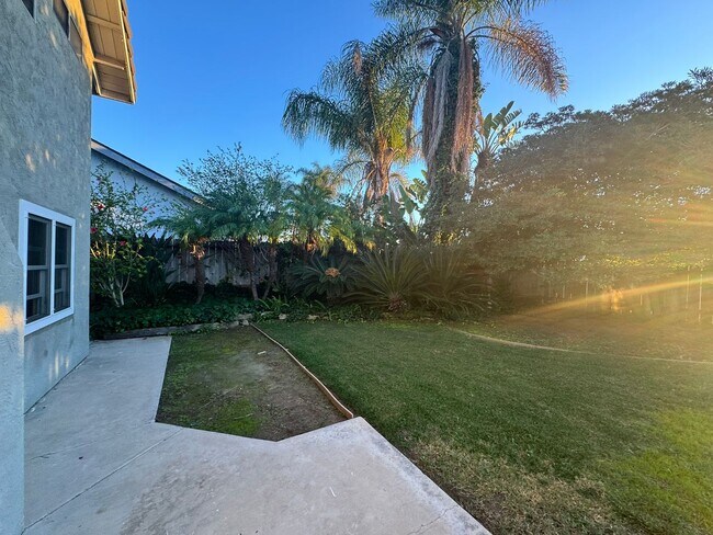 Building Photo - Elegant 4-Bed, 3-Bath Two-Story Home with Spacious Backyard and Private Downstairs Suite