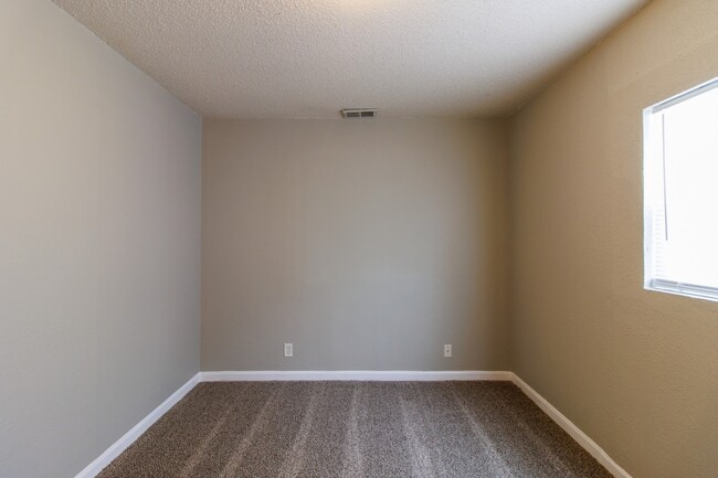 Building Photo - 6213 Commodore Dr