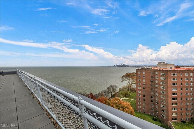 Building Photo - 11850 Edgewater Dr