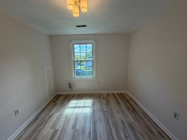 Building Photo - 840 Estes St